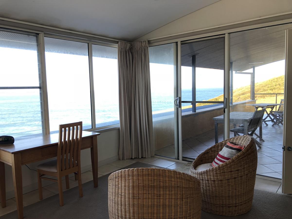 Oceanscape Luxury Beachfront Villas Scotts Head Kamer foto