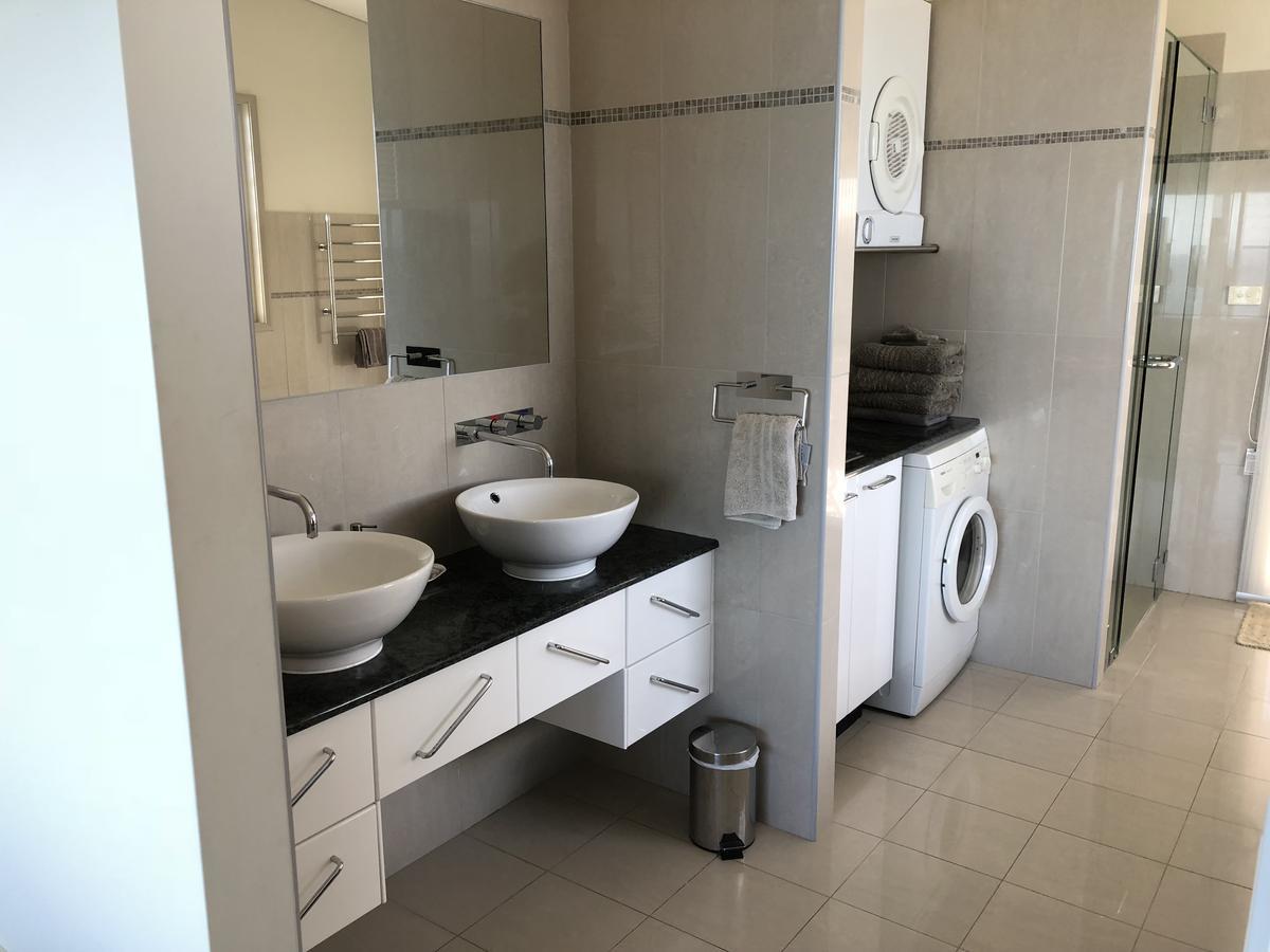 Oceanscape Luxury Beachfront Villas Scotts Head Kamer foto